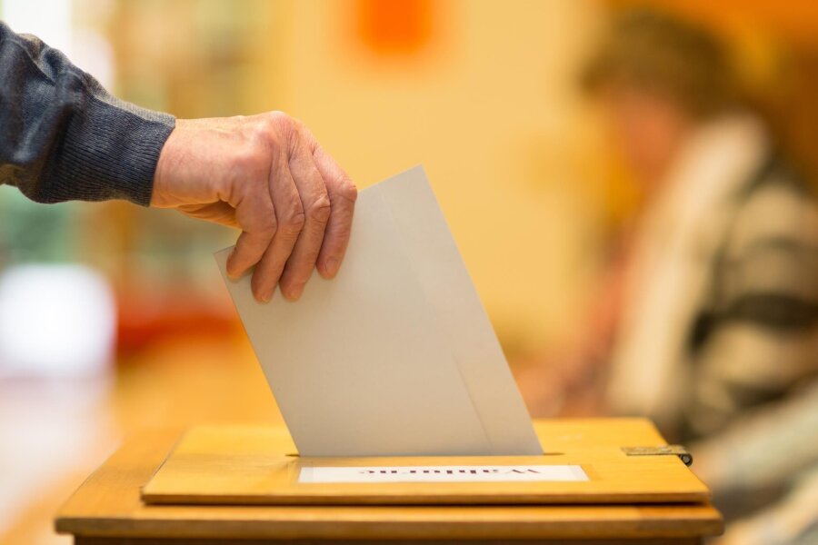 So läuft der Wahlsonntag im Vogtland - Ran an die Wahlurne: Bis 18 Uhr haben die Wahllokale im Vogtland geöffnet.