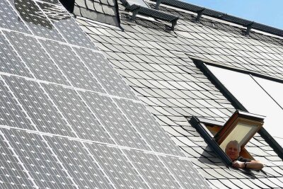 So läuft Krumhermersdorfs älteste Fotovoltaikanlage - Die Fotovoltaikanlage von Gunther Kreusel arbeitet seit mehr als 20 Jahren zuverlässig. 