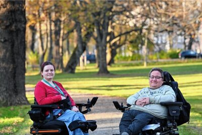 So lebt es sich als Rollstuhlfahrer in Chemnitz - Cathleen Goß und Alexander Lösche sind zwei der Menschen, die vom ASB-Wohnzentrum aus die Welt ein bisschen barrierearmer machen. 