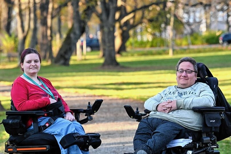 So lebt es sich als Rollstuhlfahrer in Chemnitz - Cathleen Goß und Alexander Lösche sind zwei der Menschen, die vom ASB-Wohnzentrum aus die Welt ein bisschen barrierearmer machen. 