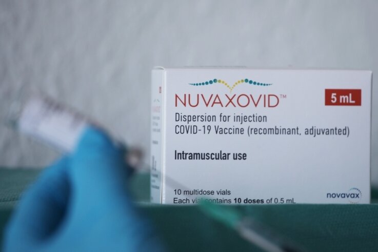 So lief der Novavax-Impfstart in Westsachsen - Mit dem Impfstoff Nuvaxovid des US-Herstellers Novavax gibt es nun eine Alternative zu den mRNA-Vakzinen von Biontech und Moderna. 