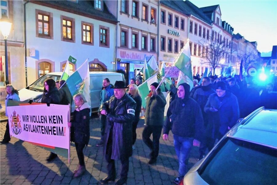 So rechtsextrem ist Mittelsachsen - Protestmärsche der Freien Sachsen, wie jener vom 15. März in Rochlitz, rufen auch die Verfassungsschützer auf den Plan.