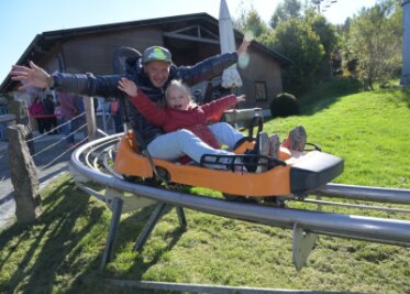 So spannend werden die Herbstferien - Björn Schlag und Tochter Ruby sind begeistert. 