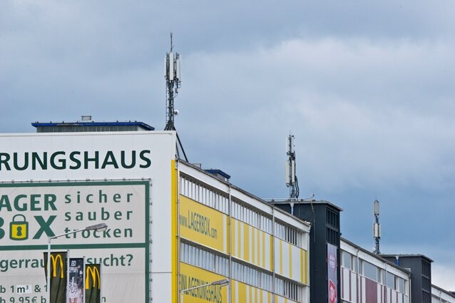 So strahlt es in Plauen, Chemnitz und Zwickau - Mobilfunkantennen wie hier an der Zwickauer Straße in Chemnitz tragen wesentlich zum Elektrosmog bei.
