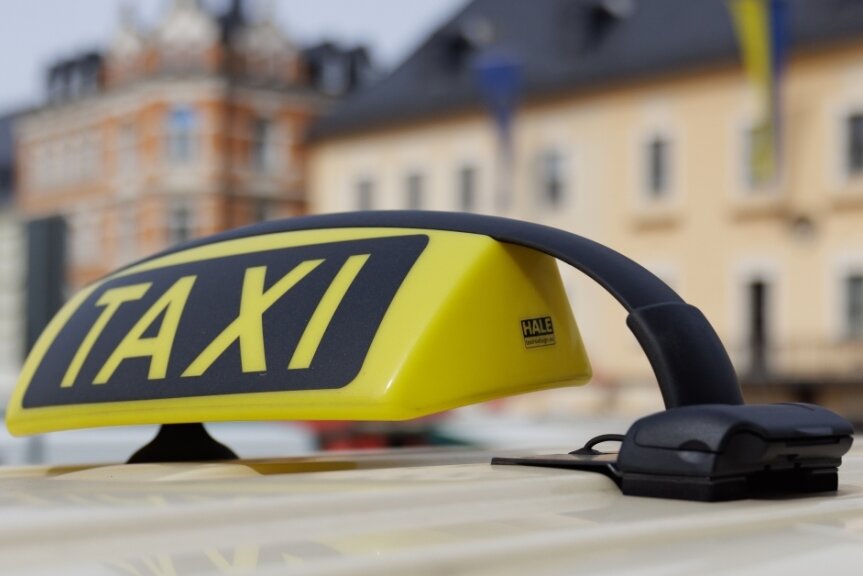 So teuer wird Taxifahren im Erzgebirgskreis - Taxifahren wird in Annaberg-Buchholz wie auch im gesamten Erzgebirgskreis ab 1. Juni teurer. 30 Cent mehr müssen die Fahrgäste dann für jeden gefahrenen Kilometer bezahlen. 