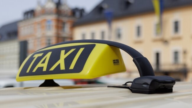 Taxifahren wird in Annaberg-Buchholz wie auch im gesamten Erzgebirgskreis ab 1. Juni teurer. 30 Cent mehr müssen die Fahrgäste dann für jeden gefahrenen Kilometer bezahlen. 