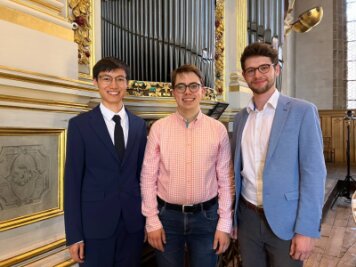 So war der Silbermann-Orgelwettbewerb in Freiberg: Leipziger Student gewinnt! - Ryan Chan, Kilian Homburg und Johannes Güdelhöfer (von links) sind die diesjährigen Preisträger des Freiberger Silbermann-Wettbewerbs.