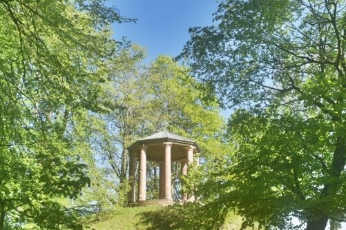 Der Schlosspark in Börnichen, dem Ortsteil von Oederan, soll für den Klimawandel fit gemacht werden. Denn die Trockenheit hat viele Bäume vernichtet. Bis zum Kulturhauptstadtjahr 2025 soll alles fertig sein. 
