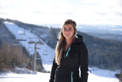 So wollen die Skigebiete im Vogtland in die Saison starten - Skiwelt-Chefin Jennifer Braun und ihr Team wollen bis zum nächsten Freitag das Schönecker Skigebiet flott machen. 