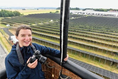 Solarboom in Mittelsachsen: „Energiewende spielt sich im Verteilernetz ab“ - Im Gewerbegebiet Großschirma ist 2022 ein Hybrid-Solarpark eingeweiht worden. Der Solarboom ist für Netzbetreiber Mitnetz Strom eine Herausforderung.