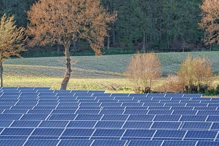 Solarpark: Schönbrunner äußern Kritik - Die Schönbrunner kritisieren zum Beispiel, dass durch Solaranlagen Ackerland wegfällt. 
