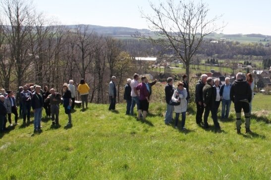 Die Fläche für den Solarpark in Schönau konnten sich Interessierte am Samstag anschauen. 