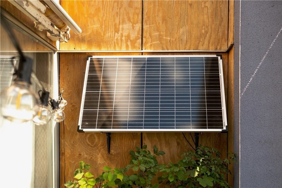 Solarstrom vom Balkon: Das gibt es zu beachten - Sogar Mieter können auf dem Balkon Strom erzeugen. 
