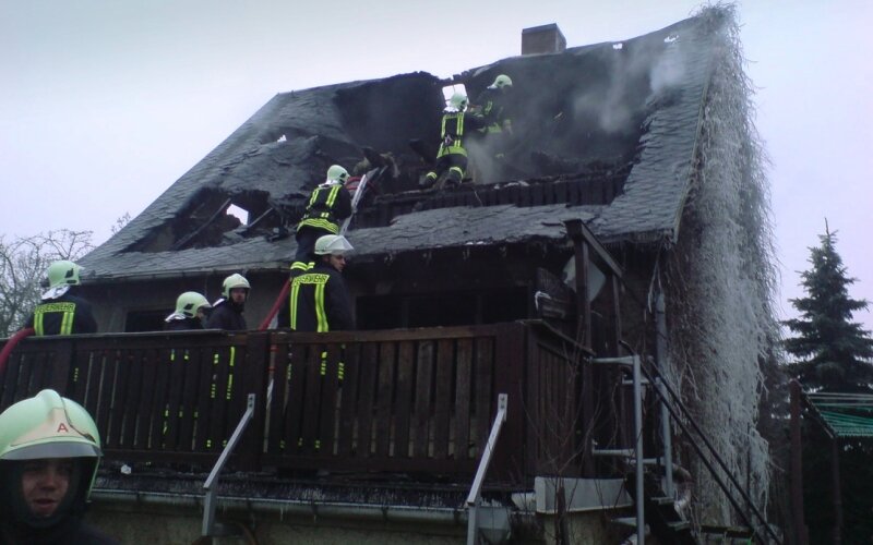 Solidarität mit Opfer des Wohnhausbrandes - 
              <p class="artikelinhalt">Ein Feuer hat das Wohnhaus an der Waldheimer Straße in Etzdorf in der Neujahrsnacht völlig zerstört. Ein Toter ist zu beklagen. Nun will der Ortschaftsrat der Hinterbliebenen helfen. </p>
            