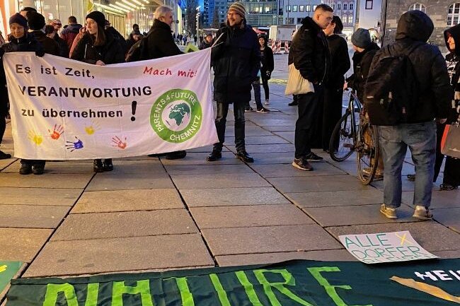 Solidarität mit Lützerath-Besetzern - Kundgebung in Chemnitz fürLützerath und den Heidebogen. Beide sind besetzt. 
