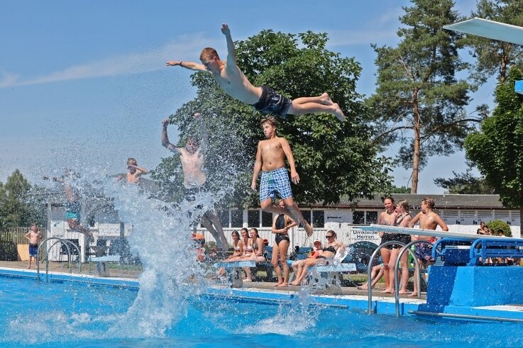Sommer spielt den Bädern dieses Jahr in die Karten - Badespaß im Gersdorfer Sommerbad