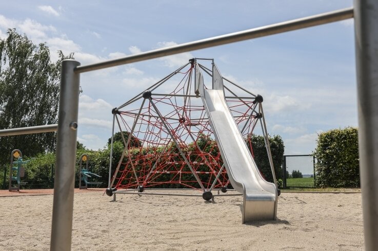 Die Gemeinde Lichtenau hat den Spielplatz für 50.000 Euro erneuert und mit modernen Trimm-Dich-Geräten versehen. Hier ein Foto noch ohne Gäste.