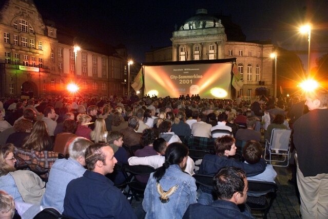 Das Sommerkino auf dem Chemnitzer Theaterplatz kann wie ursprünglich geplant stattfinden. 