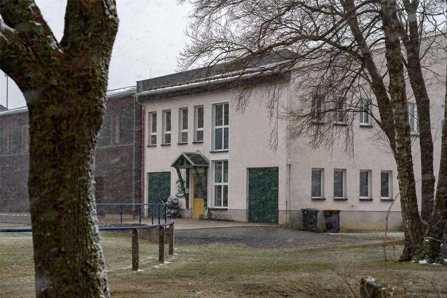 Sonderschau in Heimatstube Werde widmet sich dem Thema Kindergarten - Der Kindergarten in Werda vor dem Beginn der Umbauarbeiten.
