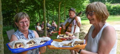Sonne, Picknick und Musik im Wolkenburger Schlossgut - 