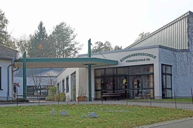 Sonnenberg-Schüler können Therapiebecken wieder nutzen - Die Sonnenbergschule in Werdau. 