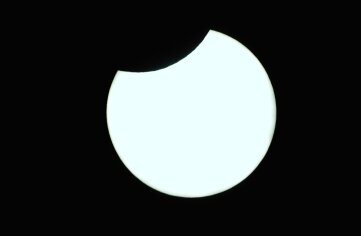 Sonnenfinsternis eingefangen - Durch das Fernrohr war die partielle Sonnenfinsternis sichtbar.
