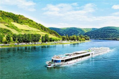 Sonnengrüße auf der Donau - Die A-Rosa Flora auf der Fahrt durch die Wachau.