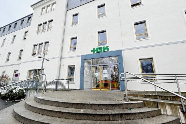 Sorge um Paracelsus-Standort in Zwickau: "Das ist das Ende dieser Klinik" - Paracelsus-Klinik war einmal: Das Krankenhaus an der Werdauer Straße gehört nun zum HBK. 