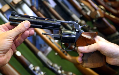 Sorge um Sicherheit bringt Waffengeschäften viele Kunden - 