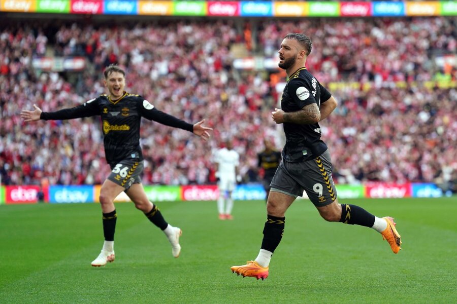 Southampton macht Rückkehr in Premier League perfekt - Besiegelte mit seinem Treffer den Wiederaufstieg für Southampton: Adam Armstrong.