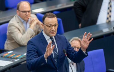 Spahn verteidigt Maskenkäufe im Bundestag - Der ehemalige Gesundheitsminister Jens Spahn (CDU) rechtfertigt im Bundestag seine Entscheidungen während der Corona-Pandemie.