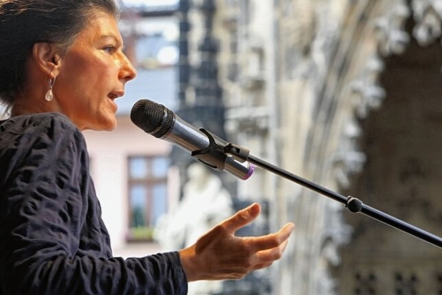 Sahra Wagenknecht hielt im Juni 2021 auf Einladung von Sabine Zimmermann eine Wahlkampfrede in Zwickau. Gut ein Jahr später hat sie mit einer Rede im Bundestag Turbulenzen in der Partei ausgelöst. 