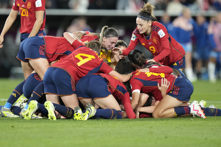 Spaniens Fußballerinnen holen erstmals WM-Titel - Spanische Spielerinnen feiern ihren Sieg über England.