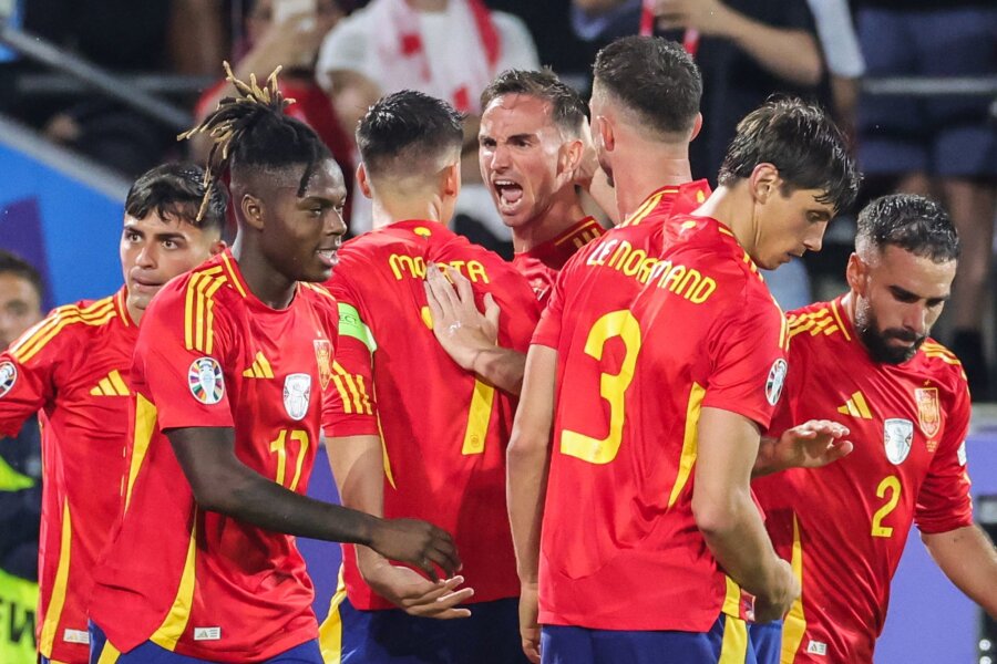 Spaniens "wunderbare Mannschaft" fordert DFB-Elf - Erst nach hartem Kampf setzte sich Spanien gegen Georgien durch.