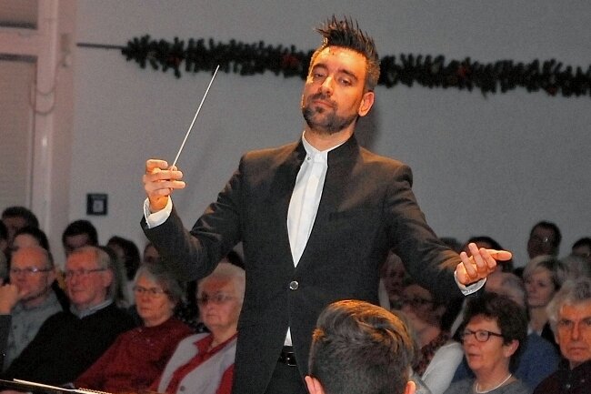 Spanier dirigiert im Erzgebirge - José Alberto Pina dirigierte die Bläserphilharmonie Thum schon einmal 2017. 