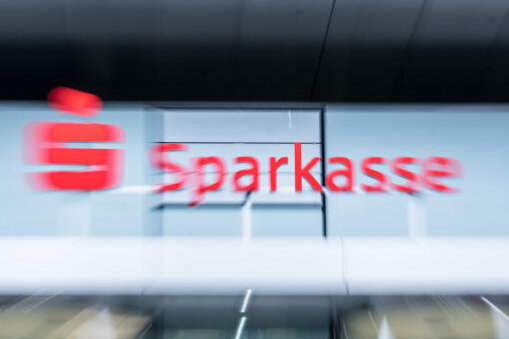 Sparkassen-Mitarbeiterin verhindert Trickbetrug in Chemnitz - 