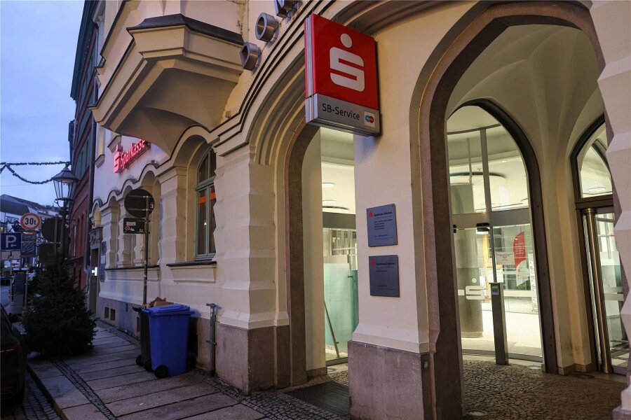 Sparkassenumbau: Zwickauer Hauptmarkt-Filiale zieht vorübergehend um - Ab März beginnen die Bauarbeiten. Zunächst soll der Servicebereich umgestaltet werden.