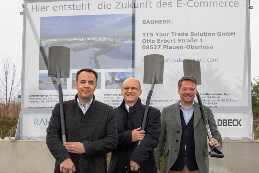 Sie sitzen für das neue Warenlager im Gewerbegebiet Plauen-Oberlosa 2a in einem Boot: Die Investoren René Meinel-Poller, Simon Schier und Jurist Kay Werner (von links).