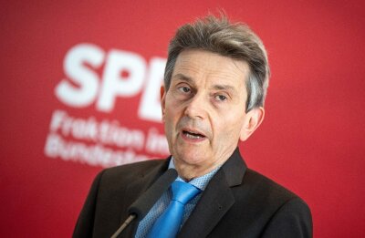 SPD-Fraktionschef für Bürgerrat und Kommission zur Corona-Aufarbeitung - SPD-Fraktionschef Rolf Mützenich setzt sich für eine Kommission zur Corona-Aufarbeitung ein.
