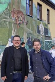 SPD-Generalsekretär Kevin Kühnert besucht Glauchau - Felix Beyer (links) hat sich über den Besuch von Kevin Kühnert in Glauchau gefreut. 