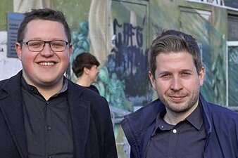 SPD-Generalsekretär Kevin Kühnert besucht Glauchau - Felix Beyer (links) hat sich über den Besuch von Kevin Kühnert in Glauchau gefreut. 