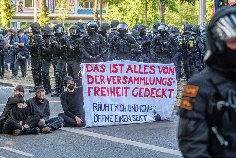 SPD-Innenexperte Albrecht Pallas über den "Tag X": Keine Deeskalation durch Stärke - Nach dem Urteil gegen die Linksextremistin Lina E. kam es am 3. Juni in Leipzig zu Protestaktionen. Dabei kesselte die Polizei bis zu 1000 Demonstranten ein. 