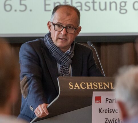 Andreas Weigel, hier bei einem früheren Kreisparteitag in der Glauchauer Sachsenlandhalle, war seit 1998 Kreischef der SPD. 