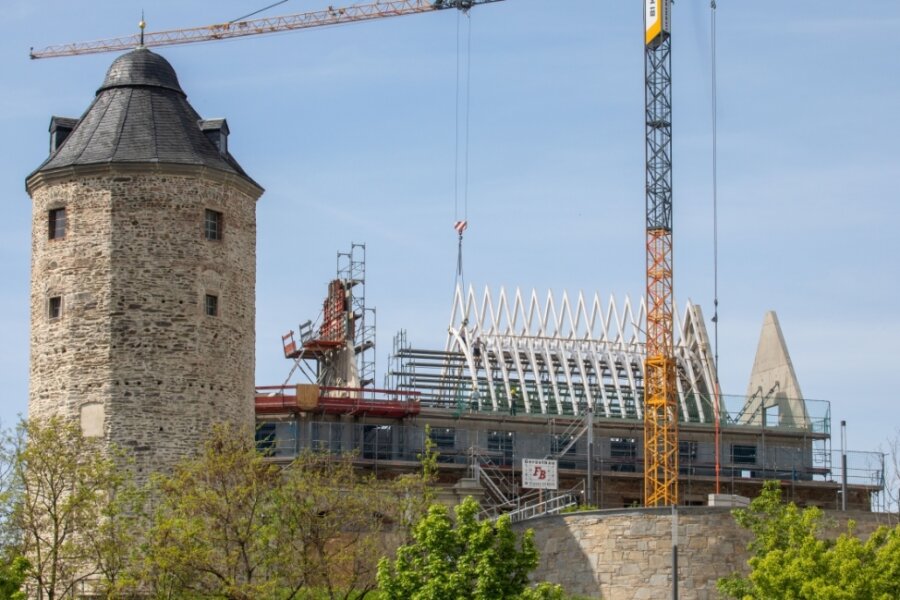 Spektakuläres Dach am Plauener Schloss nimmt Gestalt an - 