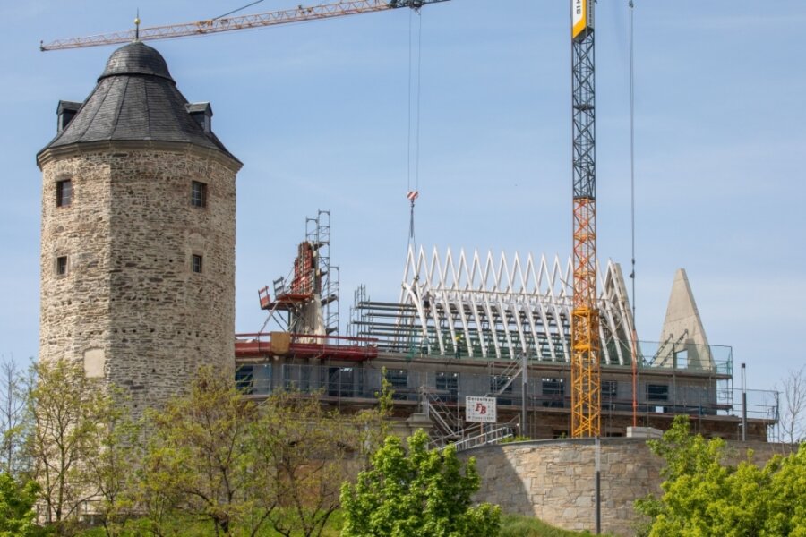 Spektakuläres Dach am Plauener Schloss nimmt Gestalt an - 