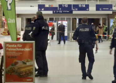 Sperrung am Chemnitzer Hauptbahnhof aufgehoben - Die Haupthalle im Chemnitzer Hauptbahnhof wurde am Donnerstag wegen herrenloser Gepäckstücke kurzzeitig gesperrt.