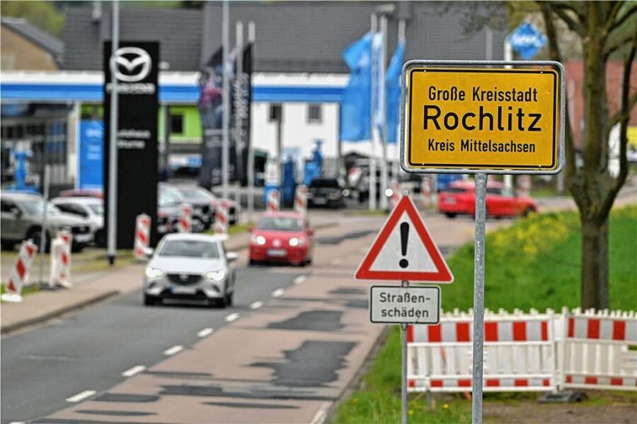 Sperrung in Rochlitz: Nun wird an der B 107 gebaut - An der Colditzer Straße in Rochlitz geht ab kommender Woche der Ausbau des schnellen Internets weiter. 