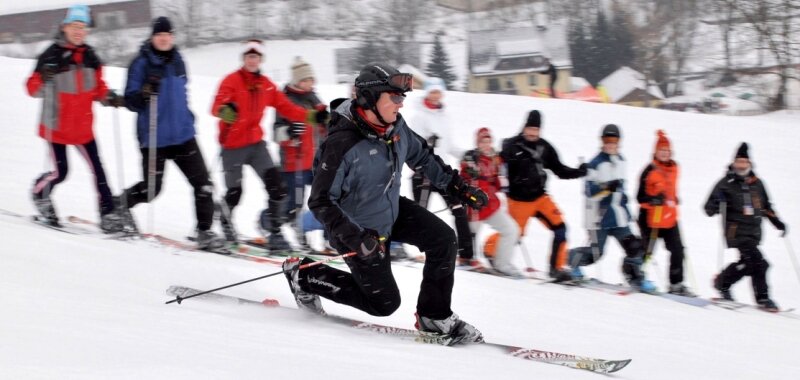 Spezielle Technik zwingt Athleten in die Knie - 
              <p class="artikelinhalt">Große Resonanz fand der Telemarkkurs mit Skilehrer Andy Reuter. </p>
            