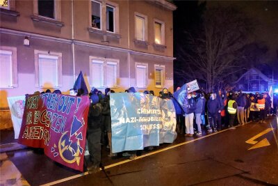„Spiegel“: Auch Chemnitzer Rechtsextremist unter den Gästen bei Ex-Finanzsenator Kurth in Berlin - Am 8. Dezember des vergangenen Jahres hatte das Bündnis „Chemnitz nazifrei“ gegen den Treffpunkt der „Identitären Bewegung“ in Chemnitz-Schönau demonstriert.