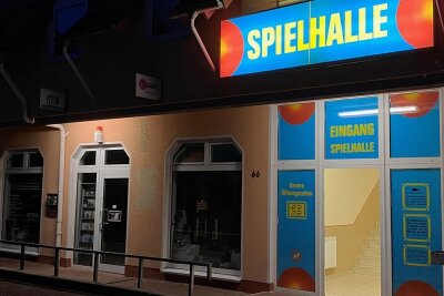 Spielhallenbetreiber bringen ihren Ärger vor den Frankenberger Stadtrat - Spielhalle in Frankenbergs Gutenbergstraße: Die geplante Erhöhung der Vergnügungssteuer würde dem Unternehmen stark zusetzen. 